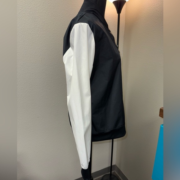 Nike Women's Varsity Jacket. Excellent Condition. Medium - Picture 7 of 11